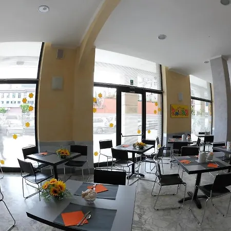 ホテル フェラーリ キアーヴァリ